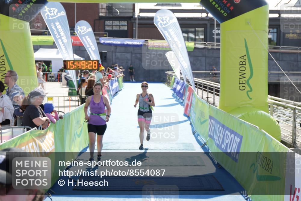 10.08.2025 - GEWOBA Citytriathlon Bremen H.Heesch http://msf.ph/oto/8554087 10.08.2025 15:49:32 Ziel 6, 364, 476, 477 meine-sportfotos.de