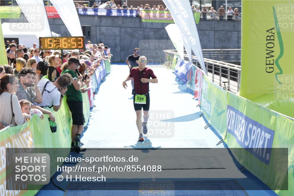 10.08.2025 - GEWOBA Citytriathlon Bremen H.Heesch http://msf.ph/oto/8554088 10.08.2025 15:16:57 Ziel 113, 239 meine-sportfotos.de
