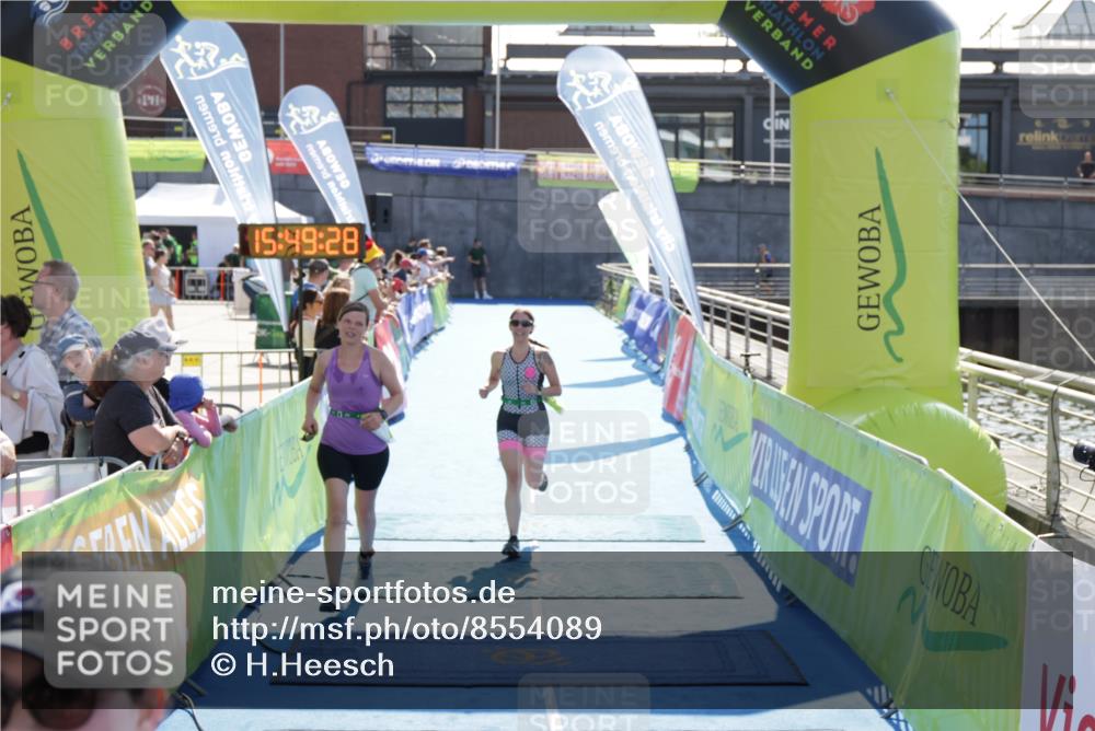 10.08.2025 - GEWOBA Citytriathlon Bremen H.Heesch http://msf.ph/oto/8554089 10.08.2025 15:49:32 Ziel 6, 364, 476, 477 meine-sportfotos.de