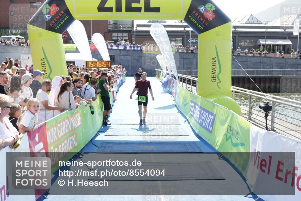 10.08.2025 - GEWOBA Citytriathlon Bremen H.Heesch http://msf.ph/oto/8554094 10.08.2025 15:16:58 Ziel 113, 239 meine-sportfotos.de