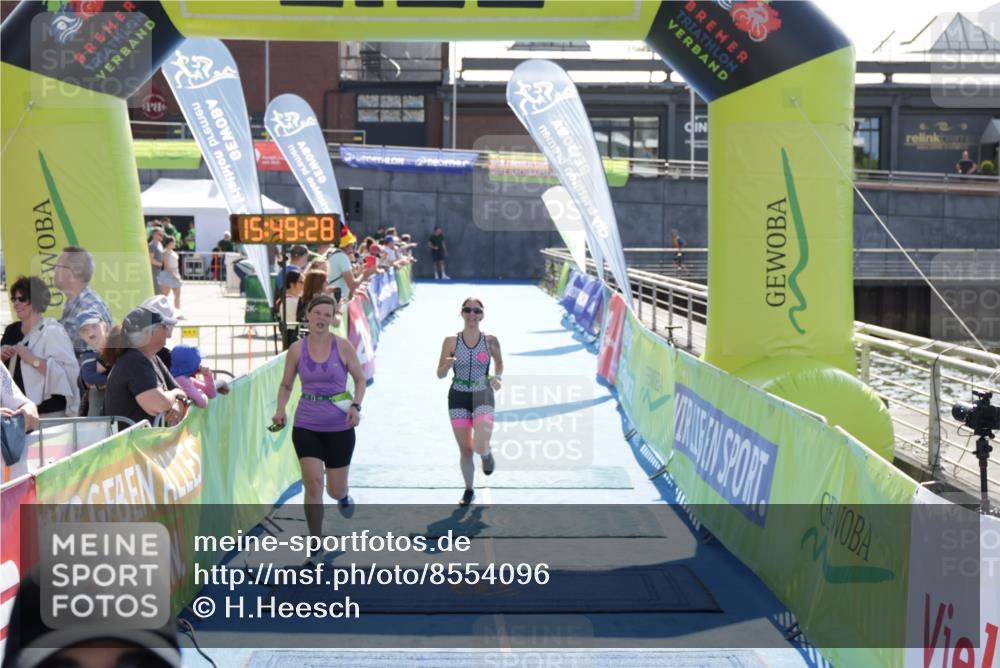 10.08.2025 - GEWOBA Citytriathlon Bremen H.Heesch http://msf.ph/oto/8554096 10.08.2025 15:49:32 Ziel 6, 364, 476, 477 meine-sportfotos.de