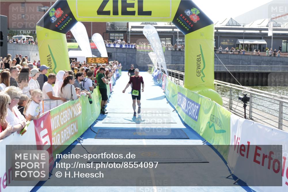 10.08.2025 - GEWOBA Citytriathlon Bremen H.Heesch http://msf.ph/oto/8554097 10.08.2025 15:16:58 Ziel 113, 239 meine-sportfotos.de