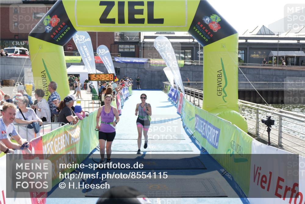 10.08.2025 - GEWOBA Citytriathlon Bremen H.Heesch http://msf.ph/oto/8554115 10.08.2025 15:49:32 Ziel 6, 364, 476, 477 meine-sportfotos.de