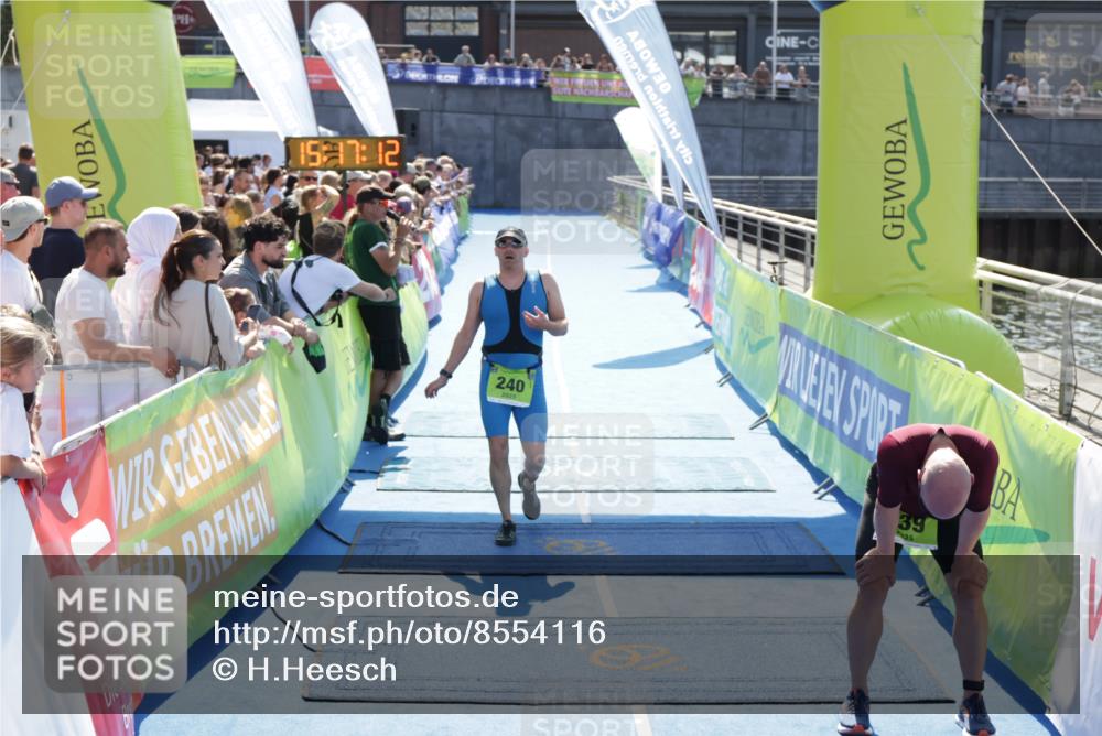 10.08.2025 - GEWOBA Citytriathlon Bremen H.Heesch http://msf.ph/oto/8554116 10.08.2025 15:17:16 Ziel 240 meine-sportfotos.de