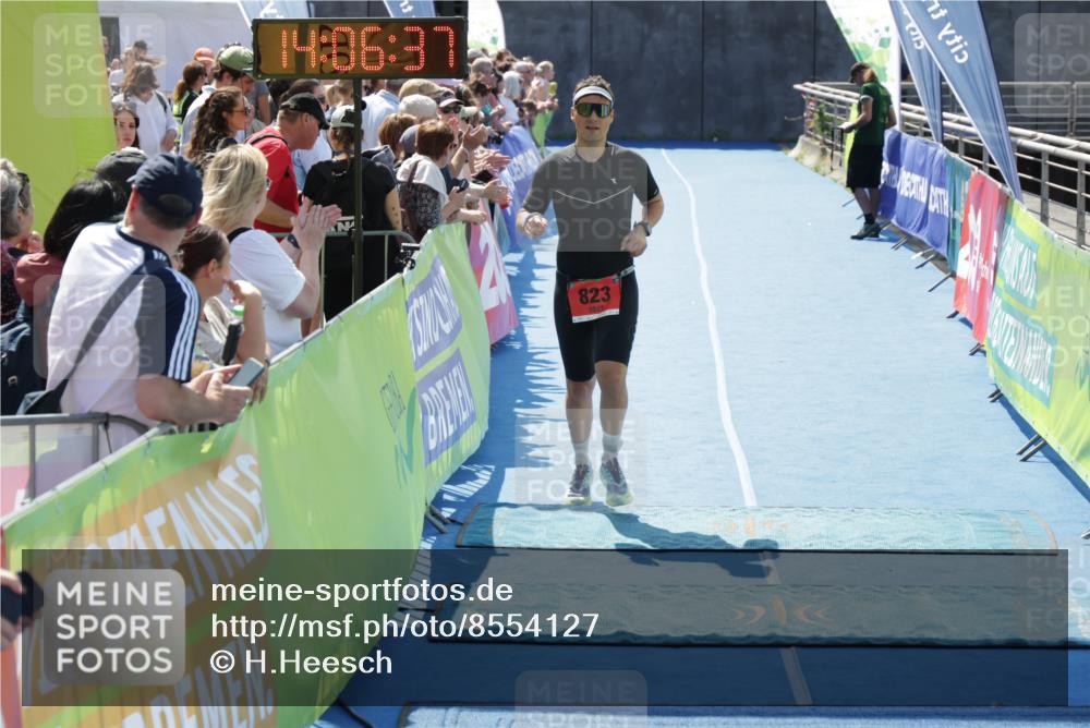 10.08.2025 - GEWOBA Citytriathlon Bremen H.Heesch http://msf.ph/oto/8554127 10.08.2025 14:06:41 Ziel 823 meine-sportfotos.de