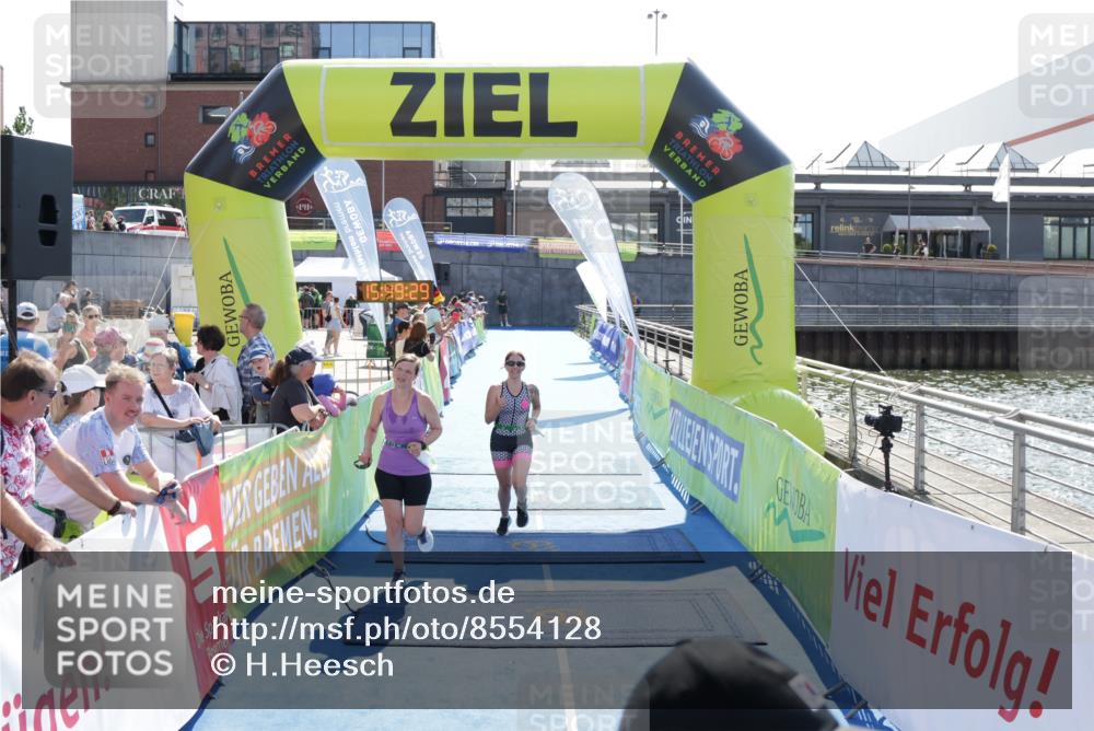 10.08.2025 - GEWOBA Citytriathlon Bremen H.Heesch http://msf.ph/oto/8554128 10.08.2025 15:49:33 Ziel 6, 364, 476, 477 meine-sportfotos.de