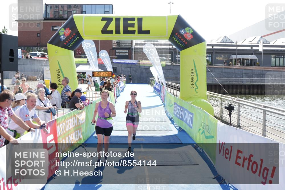 10.08.2025 - GEWOBA Citytriathlon Bremen H.Heesch http://msf.ph/oto/8554144 10.08.2025 15:49:33 Ziel 6, 364, 476, 477 meine-sportfotos.de