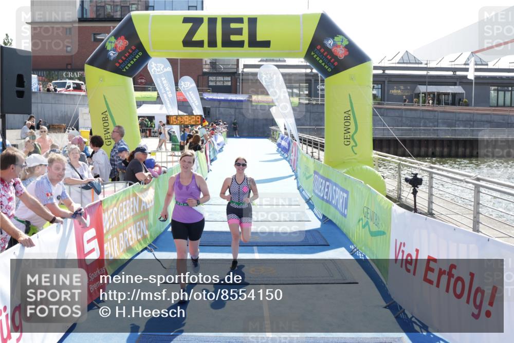 10.08.2025 - GEWOBA Citytriathlon Bremen H.Heesch http://msf.ph/oto/8554150 10.08.2025 15:49:33 Ziel 6, 364, 476, 477 meine-sportfotos.de