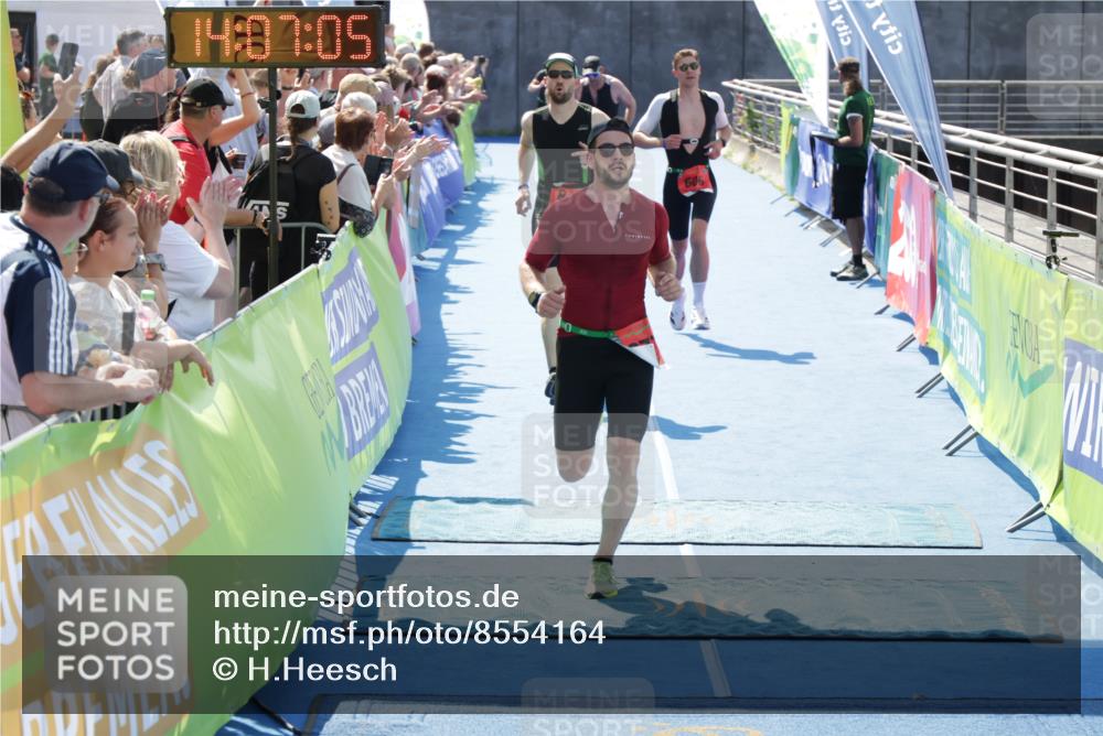 10.08.2025 - GEWOBA Citytriathlon Bremen H.Heesch http://msf.ph/oto/8554164 10.08.2025 14:07:09 Ziel 606, 677, 812 meine-sportfotos.de