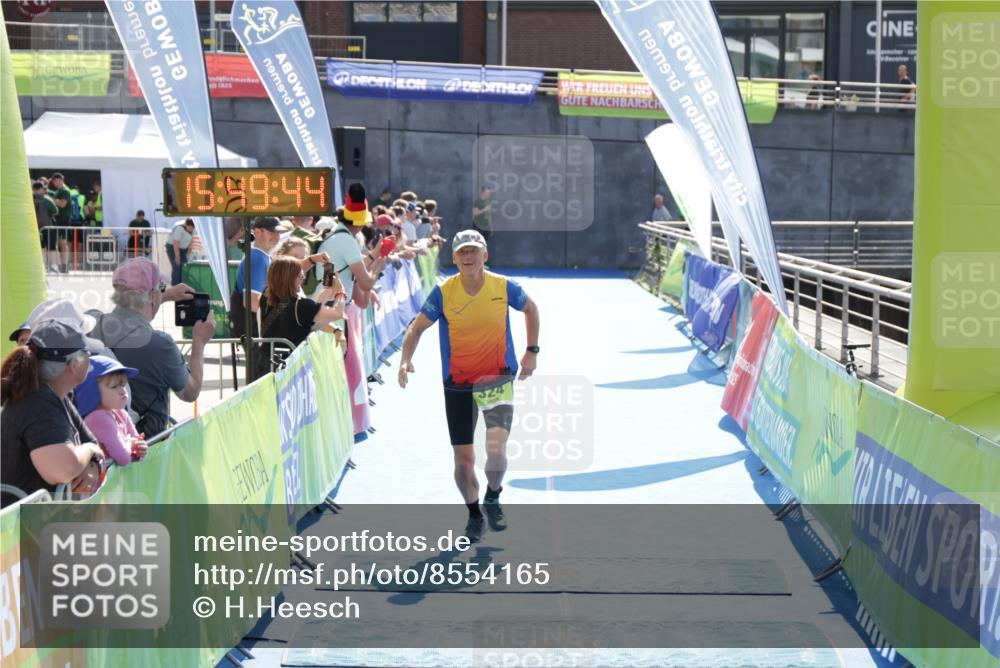 10.08.2025 - GEWOBA Citytriathlon Bremen H.Heesch http://msf.ph/oto/8554165 10.08.2025 15:49:48 Ziel 324 meine-sportfotos.de