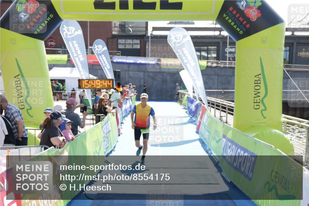 10.08.2025 - GEWOBA Citytriathlon Bremen H.Heesch http://msf.ph/oto/8554175 10.08.2025 15:49:48 Ziel 324 meine-sportfotos.de