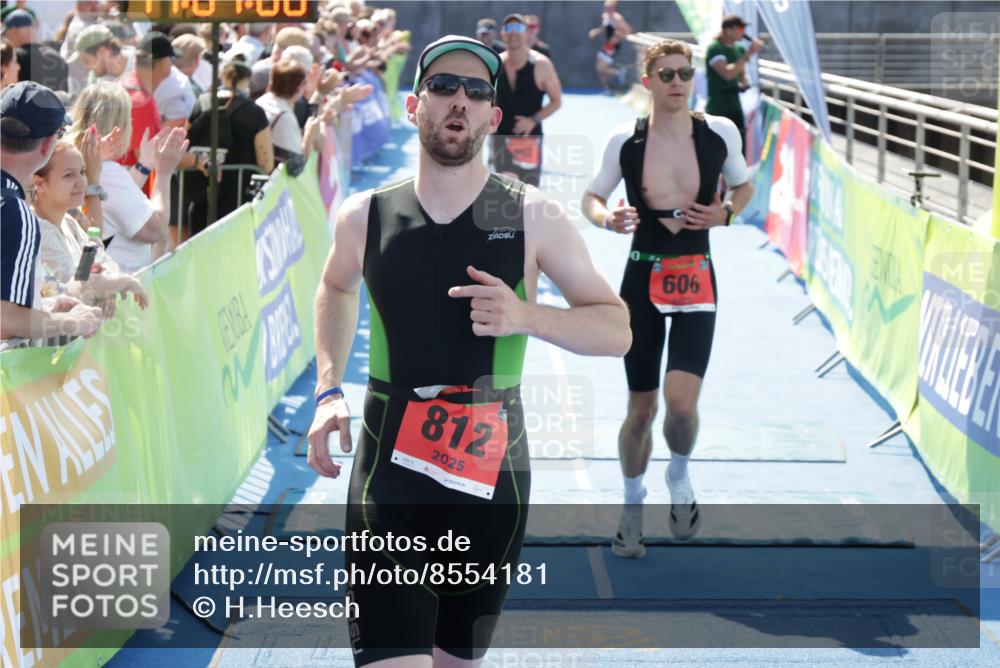 10.08.2025 - GEWOBA Citytriathlon Bremen H.Heesch http://msf.ph/oto/8554181 10.08.2025 14:07:12 Ziel 606, 677, 812, 867 meine-sportfotos.de