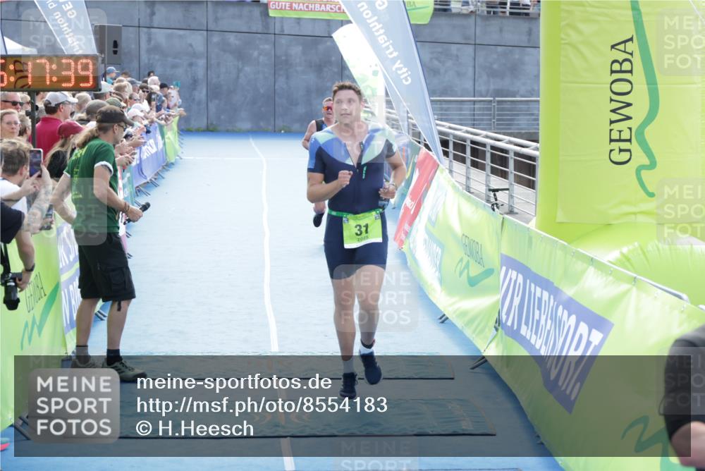 10.08.2025 - GEWOBA Citytriathlon Bremen H.Heesch http://msf.ph/oto/8554183 10.08.2025 15:17:43 Ziel 31, 173, 312 meine-sportfotos.de