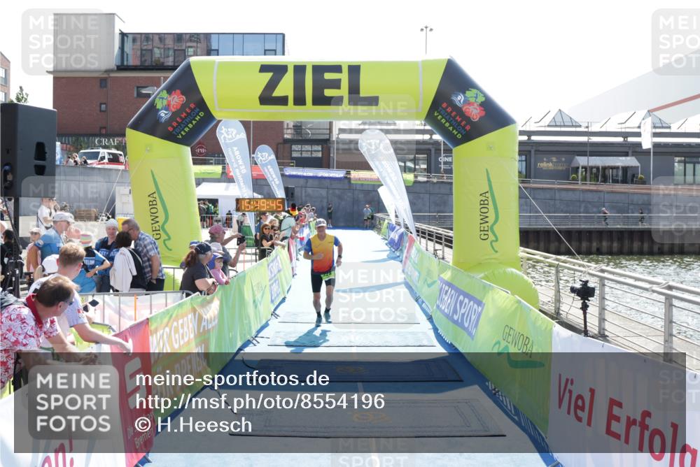 10.08.2025 - GEWOBA Citytriathlon Bremen H.Heesch http://msf.ph/oto/8554196 10.08.2025 15:49:49 Ziel 324 meine-sportfotos.de