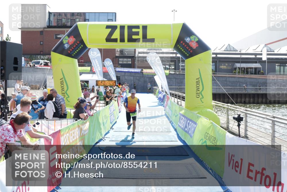 10.08.2025 - GEWOBA Citytriathlon Bremen H.Heesch http://msf.ph/oto/8554211 10.08.2025 15:49:49 Ziel 324 meine-sportfotos.de