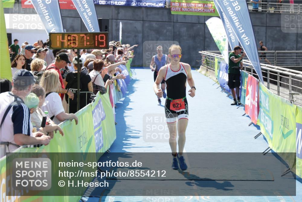 10.08.2025 - GEWOBA Citytriathlon Bremen H.Heesch http://msf.ph/oto/8554212 10.08.2025 14:07:22 Ziel 621, 727, 837, 867, 898 meine-sportfotos.de