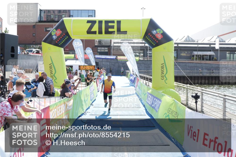 10.08.2025 - GEWOBA Citytriathlon Bremen H.Heesch http://msf.ph/oto/8554215 10.08.2025 15:49:49 Ziel 324 meine-sportfotos.de