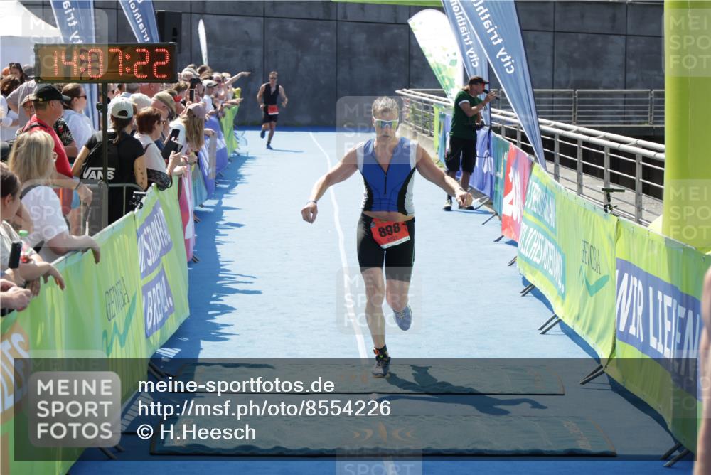 10.08.2025 - GEWOBA Citytriathlon Bremen H.Heesch http://msf.ph/oto/8554226 10.08.2025 14:07:26 Ziel 621, 727, 837, 898 meine-sportfotos.de