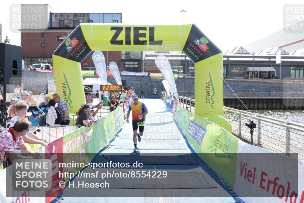 10.08.2025 - GEWOBA Citytriathlon Bremen H.Heesch http://msf.ph/oto/8554229 10.08.2025 15:49:49 Ziel 324 meine-sportfotos.de