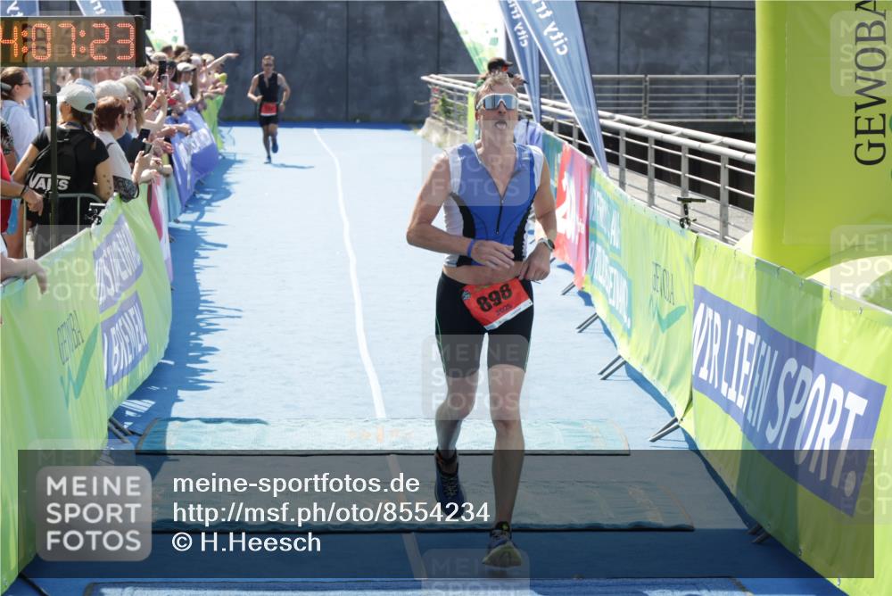 10.08.2025 - GEWOBA Citytriathlon Bremen H.Heesch http://msf.ph/oto/8554234 10.08.2025 14:07:27 Ziel 621, 898 meine-sportfotos.de