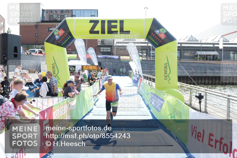10.08.2025 - GEWOBA Citytriathlon Bremen H.Heesch http://msf.ph/oto/8554243 10.08.2025 15:49:50 Ziel 324 meine-sportfotos.de