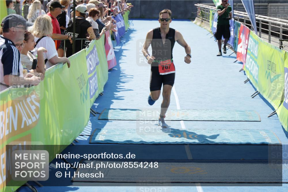 10.08.2025 - GEWOBA Citytriathlon Bremen H.Heesch http://msf.ph/oto/8554248 10.08.2025 14:07:33 Ziel 767, 898 meine-sportfotos.de