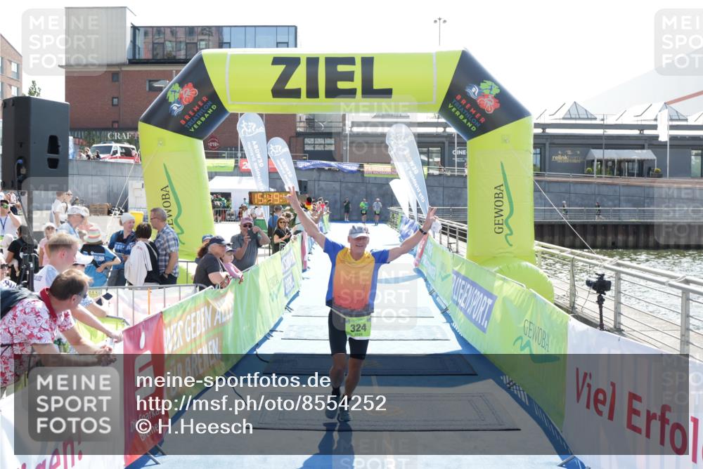 10.08.2025 - GEWOBA Citytriathlon Bremen H.Heesch http://msf.ph/oto/8554252 10.08.2025 15:49:50 Ziel 324 meine-sportfotos.de