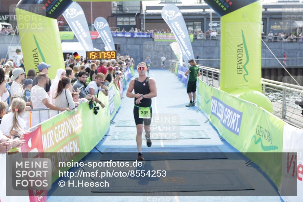 10.08.2025 - GEWOBA Citytriathlon Bremen H.Heesch http://msf.ph/oto/8554253 10.08.2025 15:18:03 Ziel 235, 446 meine-sportfotos.de