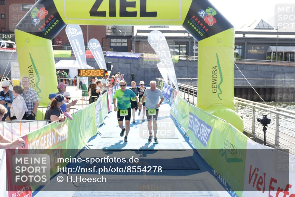 10.08.2025 - GEWOBA Citytriathlon Bremen H.Heesch http://msf.ph/oto/8554278 10.08.2025 15:50:06 Ziel 327, 329, 340, 528 meine-sportfotos.de