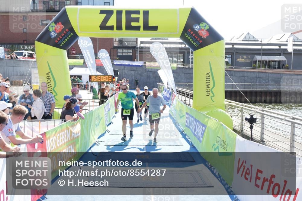 10.08.2025 - GEWOBA Citytriathlon Bremen H.Heesch http://msf.ph/oto/8554287 10.08.2025 15:50:06 Ziel 327, 329, 340, 528 meine-sportfotos.de