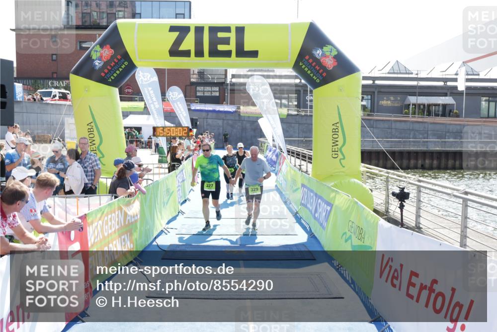 10.08.2025 - GEWOBA Citytriathlon Bremen H.Heesch http://msf.ph/oto/8554290 10.08.2025 15:50:06 Ziel 327, 329, 340, 528 meine-sportfotos.de
