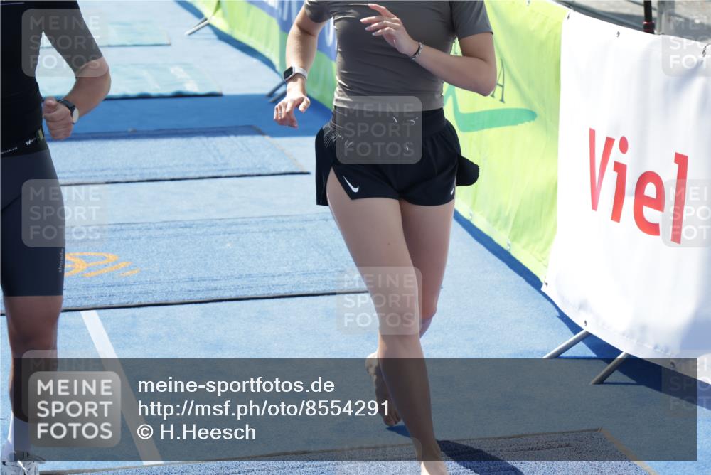 10.08.2025 - GEWOBA Citytriathlon Bremen H.Heesch http://msf.ph/oto/8554291 10.08.2025 14:07:59 Ziel 932, 1028 meine-sportfotos.de