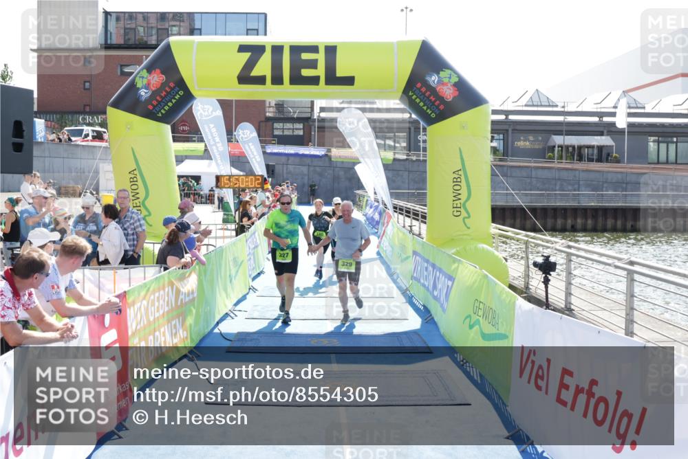 10.08.2025 - GEWOBA Citytriathlon Bremen H.Heesch http://msf.ph/oto/8554305 10.08.2025 15:50:07 Ziel 327, 329, 340, 528 meine-sportfotos.de