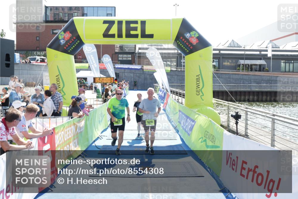 10.08.2025 - GEWOBA Citytriathlon Bremen H.Heesch http://msf.ph/oto/8554308 10.08.2025 15:50:07 Ziel 327, 329, 340, 528 meine-sportfotos.de