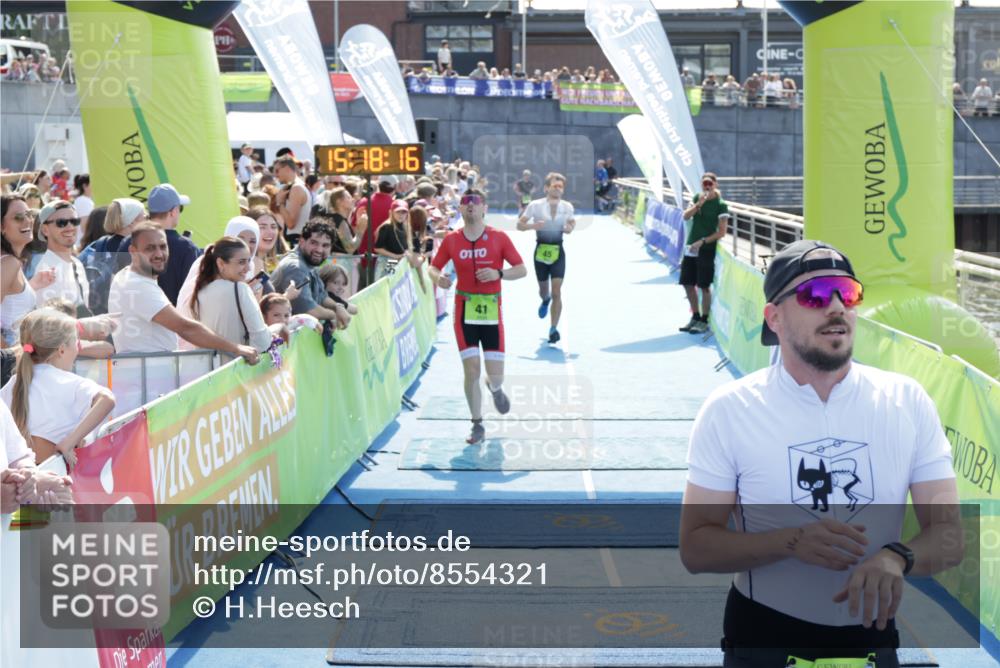 10.08.2025 - GEWOBA Citytriathlon Bremen H.Heesch http://msf.ph/oto/8554321 10.08.2025 15:18:20 Ziel 41, 45, 101, 126, 143, 225 meine-sportfotos.de