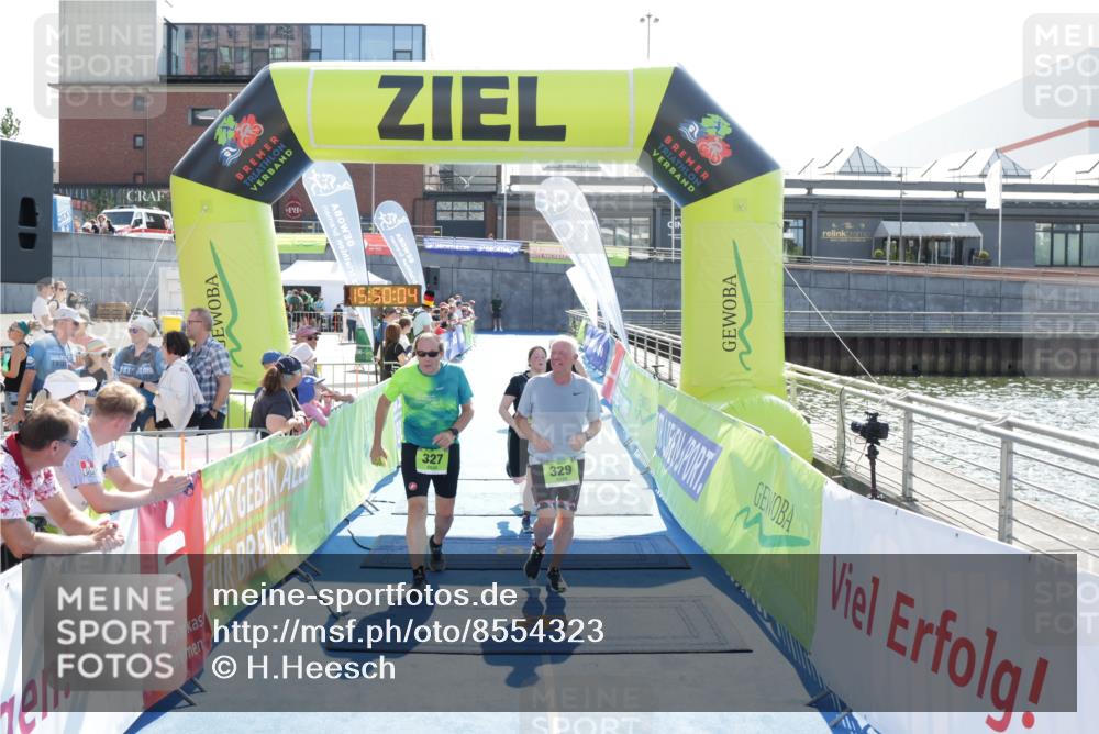 10.08.2025 - GEWOBA Citytriathlon Bremen H.Heesch http://msf.ph/oto/8554323 10.08.2025 15:50:08 Ziel 327, 329, 340, 528 meine-sportfotos.de