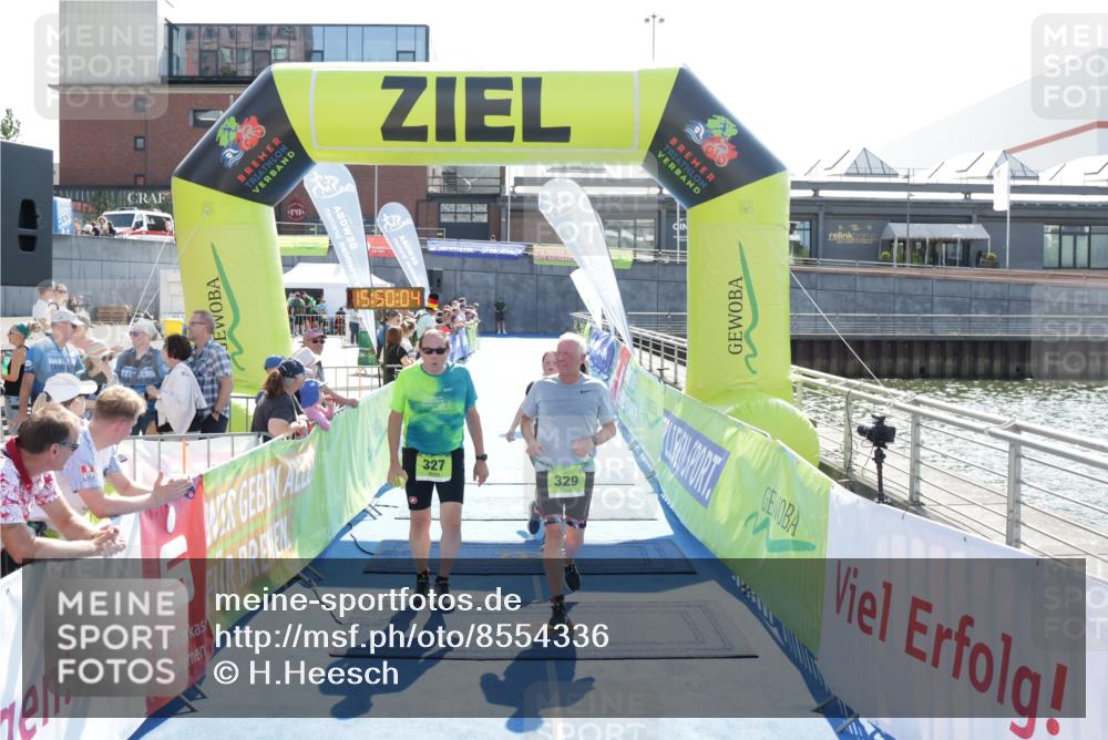 10.08.2025 - GEWOBA Citytriathlon Bremen H.Heesch http://msf.ph/oto/8554336 10.08.2025 15:50:08 Ziel 327, 329, 340, 528 meine-sportfotos.de