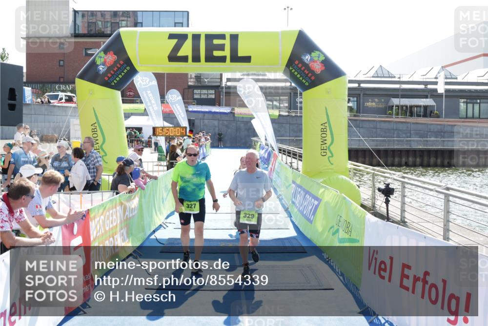 10.08.2025 - GEWOBA Citytriathlon Bremen H.Heesch http://msf.ph/oto/8554339 10.08.2025 15:50:08 Ziel 327, 329, 340, 528 meine-sportfotos.de