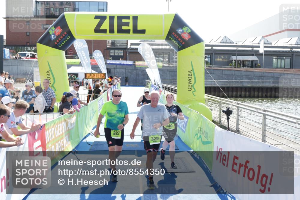 10.08.2025 - GEWOBA Citytriathlon Bremen H.Heesch http://msf.ph/oto/8554350 10.08.2025 15:50:09 Ziel 327, 329, 340, 528 meine-sportfotos.de