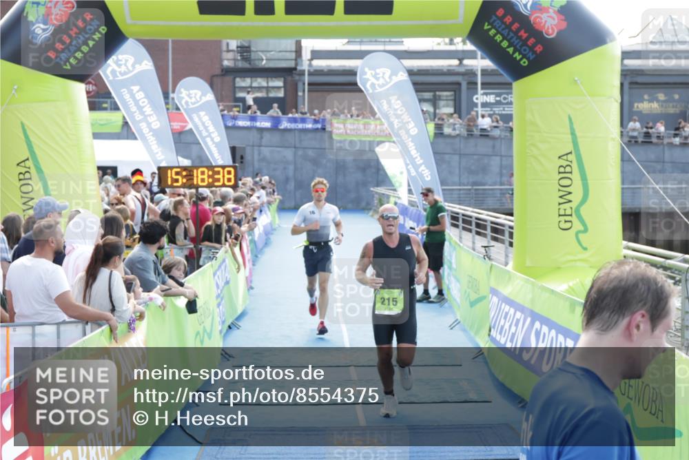 10.08.2025 - GEWOBA Citytriathlon Bremen H.Heesch http://msf.ph/oto/8554375 10.08.2025 15:18:42 Ziel 32, 121, 201, 215 meine-sportfotos.de
