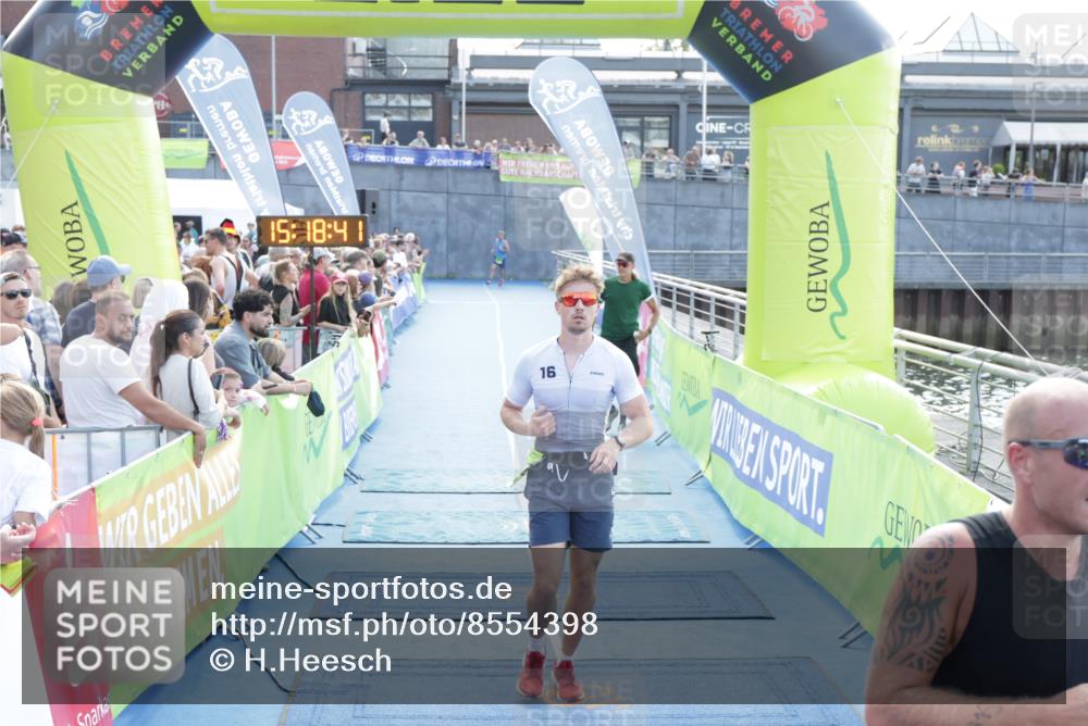 10.08.2025 - GEWOBA Citytriathlon Bremen H.Heesch http://msf.ph/oto/8554398 10.08.2025 15:18:45 Ziel 32, 215 meine-sportfotos.de
