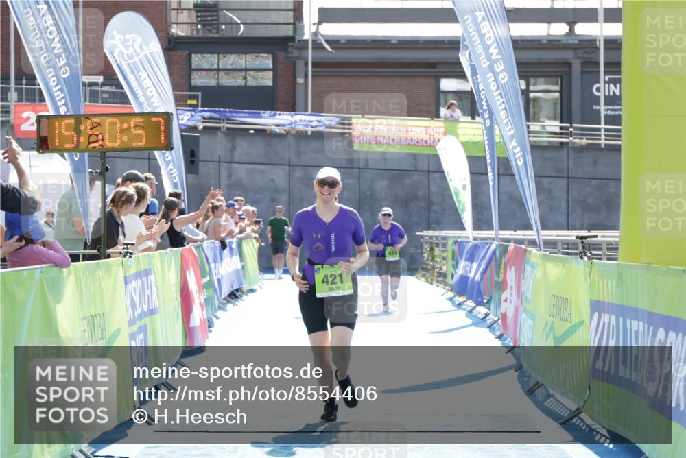 10.08.2025 - GEWOBA Citytriathlon Bremen H.Heesch http://msf.ph/oto/8554406 10.08.2025 15:51:01 Ziel 421 meine-sportfotos.de