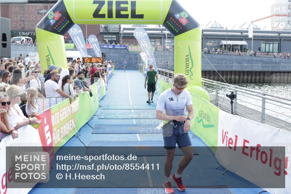 10.08.2025 - GEWOBA Citytriathlon Bremen H.Heesch http://msf.ph/oto/8554411 10.08.2025 15:18:46 Ziel 32, 215 meine-sportfotos.de