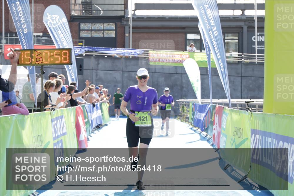 10.08.2025 - GEWOBA Citytriathlon Bremen H.Heesch http://msf.ph/oto/8554418 10.08.2025 15:51:02 Ziel 140, 419, 421 meine-sportfotos.de
