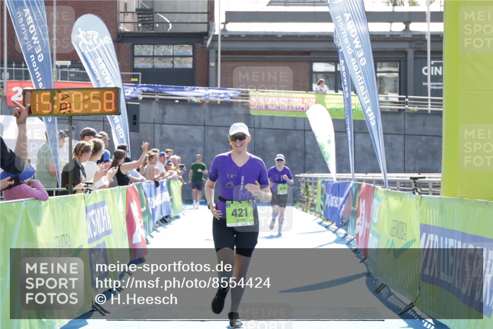 10.08.2025 - GEWOBA Citytriathlon Bremen H.Heesch http://msf.ph/oto/8554424 10.08.2025 15:51:02 Ziel 140, 419, 421 meine-sportfotos.de
