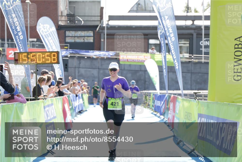 10.08.2025 - GEWOBA Citytriathlon Bremen H.Heesch http://msf.ph/oto/8554430 10.08.2025 15:51:02 Ziel 140, 419, 421 meine-sportfotos.de