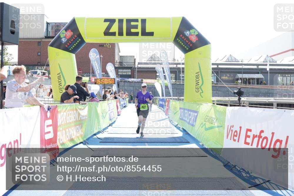 10.08.2025 - GEWOBA Citytriathlon Bremen H.Heesch http://msf.ph/oto/8554455 10.08.2025 15:51:03 Ziel 140, 419, 421 meine-sportfotos.de