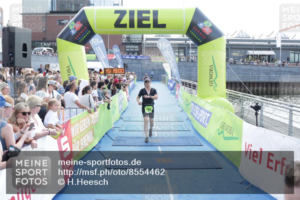 10.08.2025 - GEWOBA Citytriathlon Bremen H.Heesch http://msf.ph/oto/8554462 10.08.2025 15:19:03 Ziel 195, 263, 281 meine-sportfotos.de