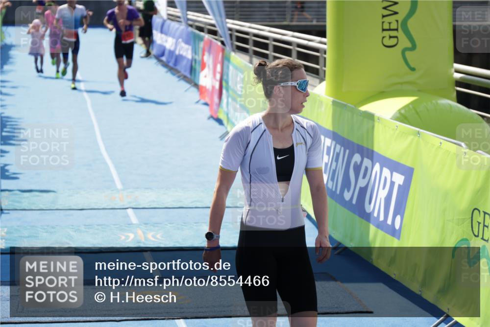 10.08.2025 - GEWOBA Citytriathlon Bremen H.Heesch http://msf.ph/oto/8554466 10.08.2025 14:09:18 Ziel 625, 693, 741, 875, 956, 959, 960 meine-sportfotos.de