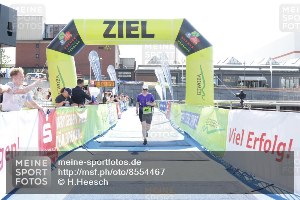 10.08.2025 - GEWOBA Citytriathlon Bremen H.Heesch http://msf.ph/oto/8554467 10.08.2025 15:51:03 Ziel 140, 419, 421 meine-sportfotos.de